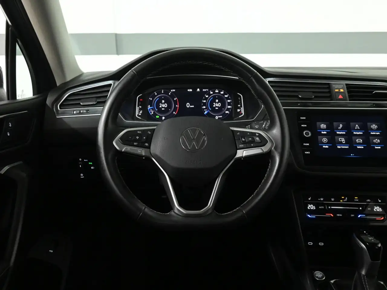 Volkswagen Tiguan снимка Volkswagen Tiguan