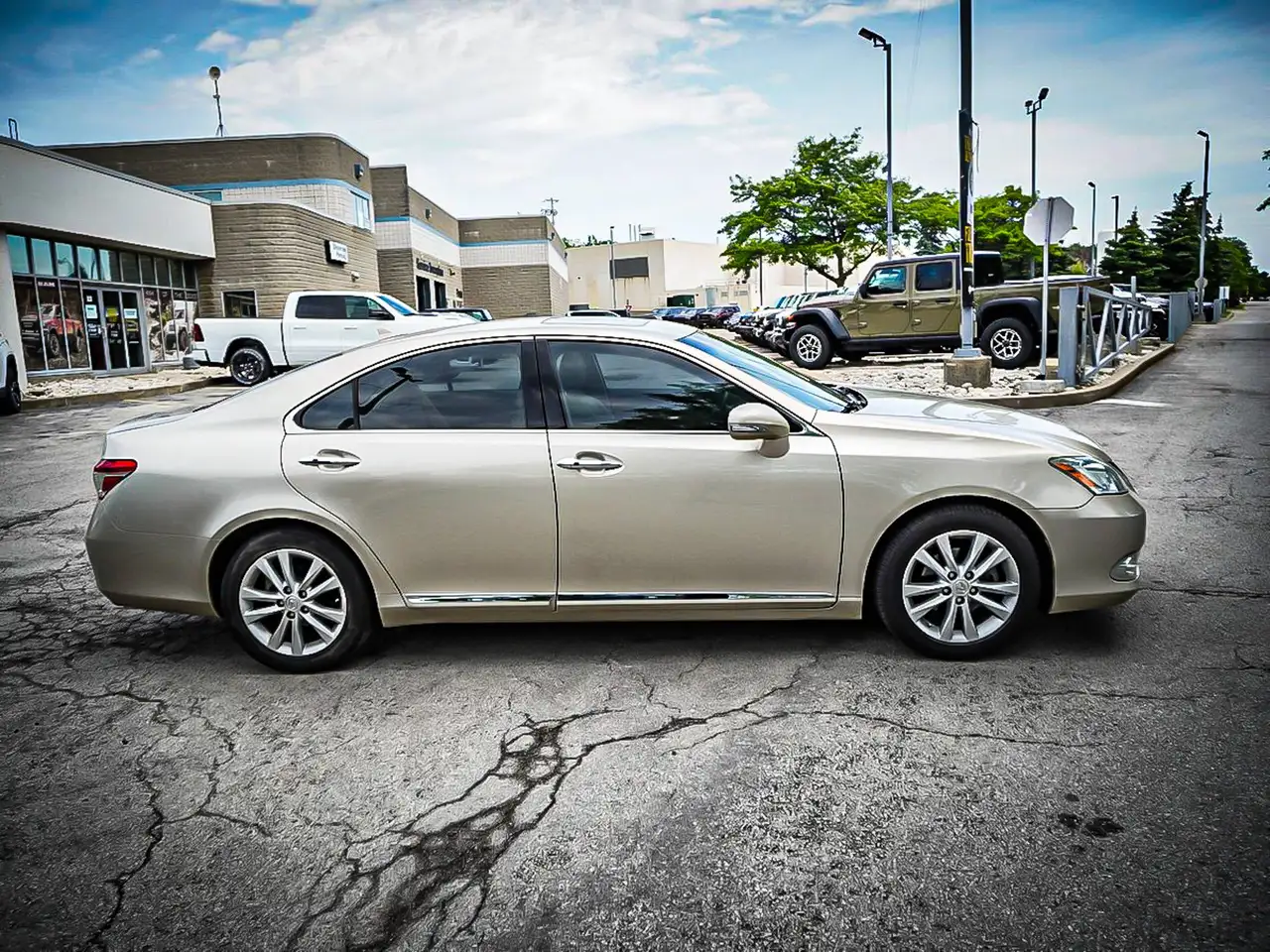 Lexus ES photo Lexus ES