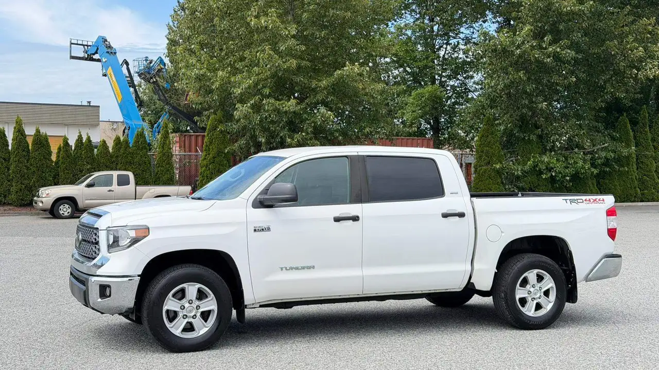 Toyota Tundra снимка Toyota Tundra