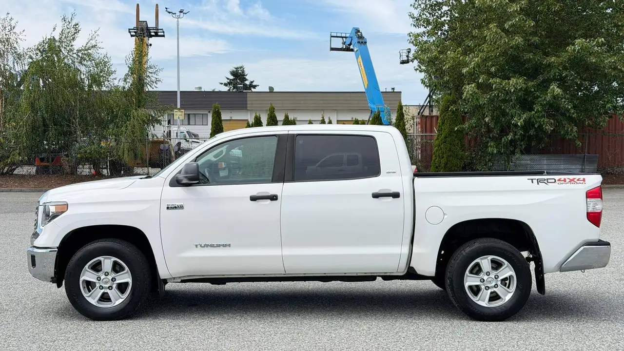 Toyota Tundra снимка Toyota Tundra