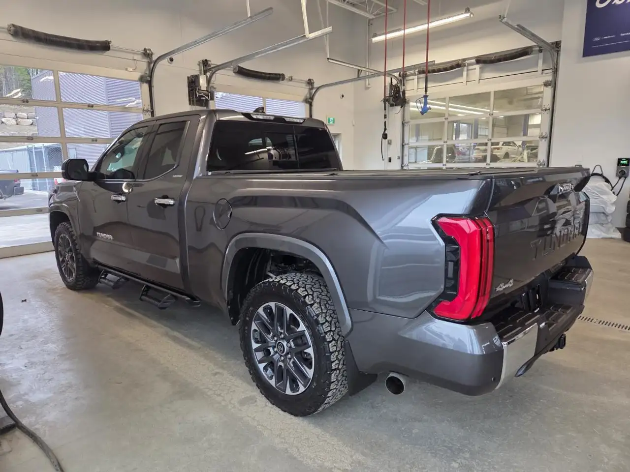 Toyota Tundra снимка Toyota Tundra