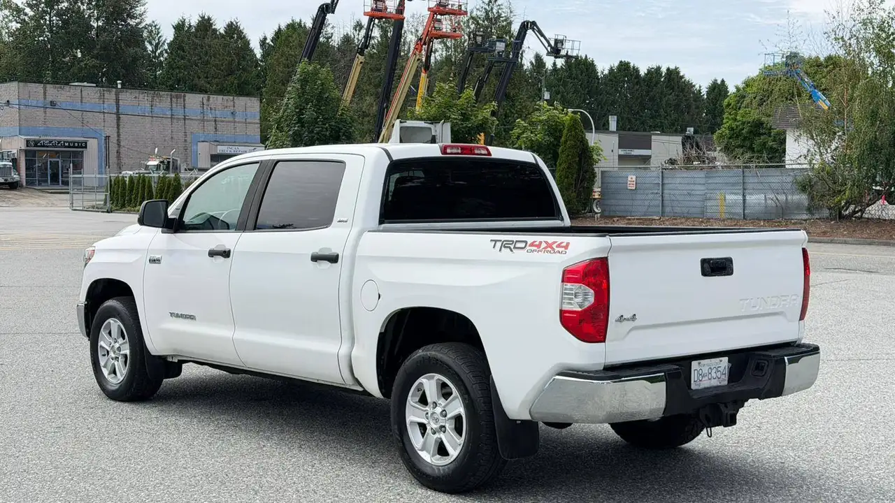 Toyota Tundra снимка Toyota Tundra