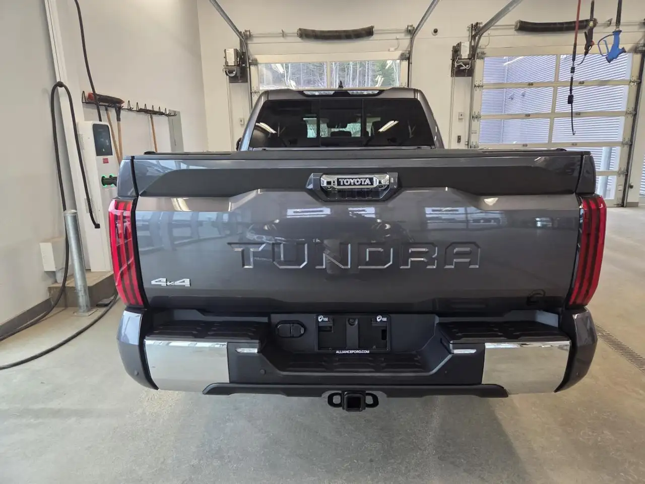 Toyota Tundra снимка Toyota Tundra