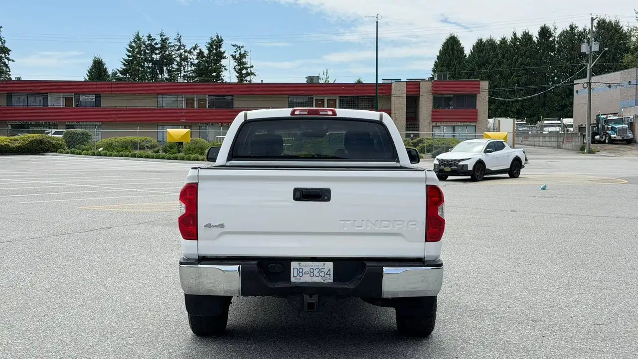 Toyota Tundra снимка Toyota Tundra