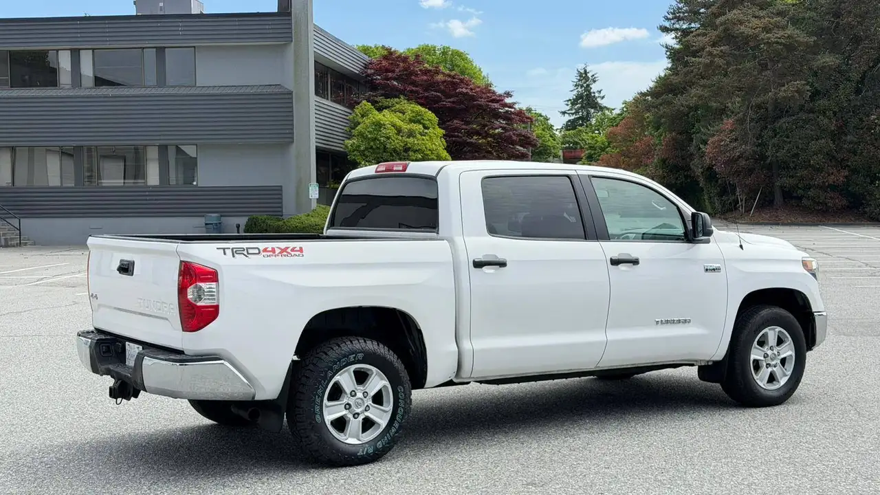 Toyota Tundra снимка Toyota Tundra