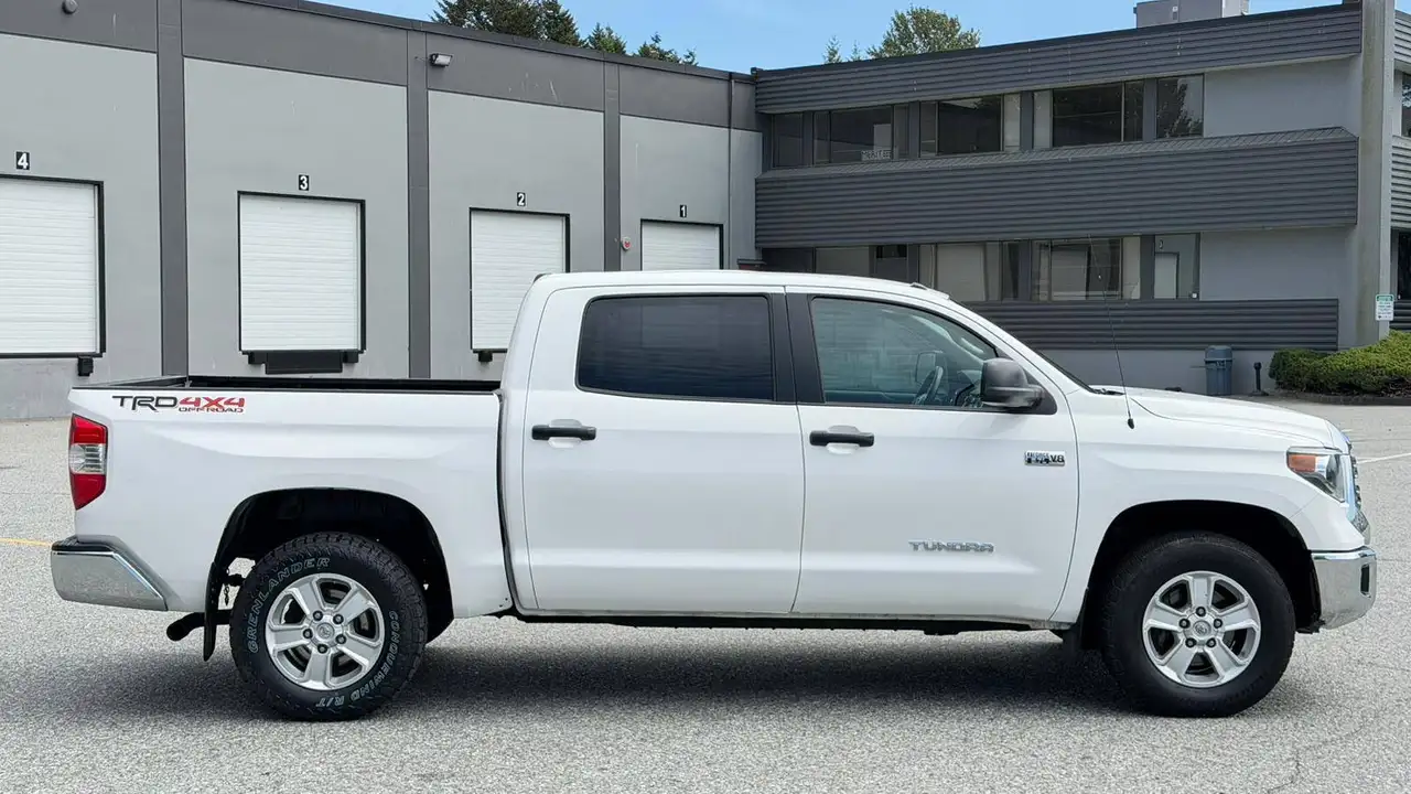 Toyota Tundra снимка Toyota Tundra