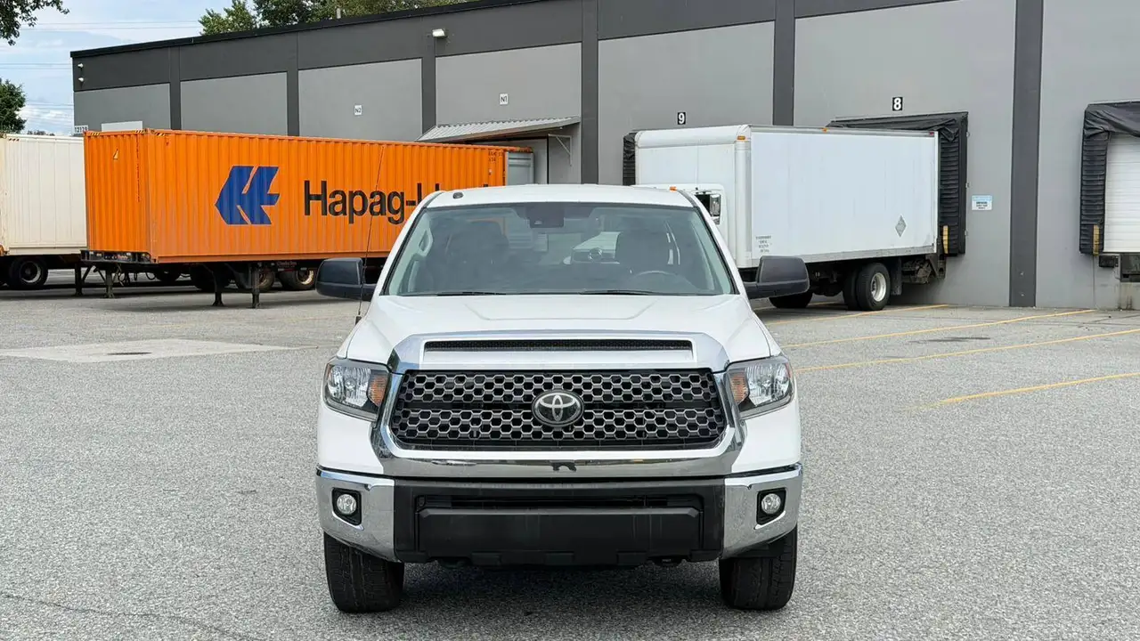 Toyota Tundra снимка Toyota Tundra