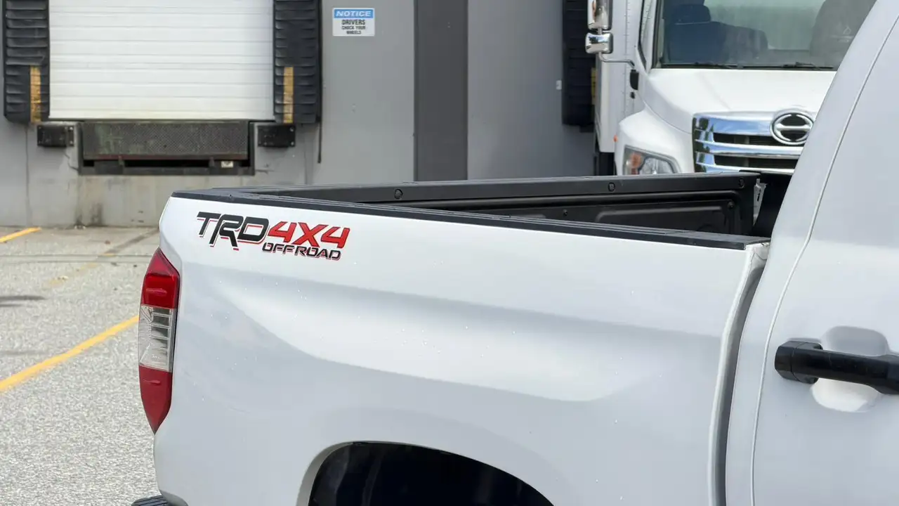 Toyota Tundra снимка Toyota Tundra