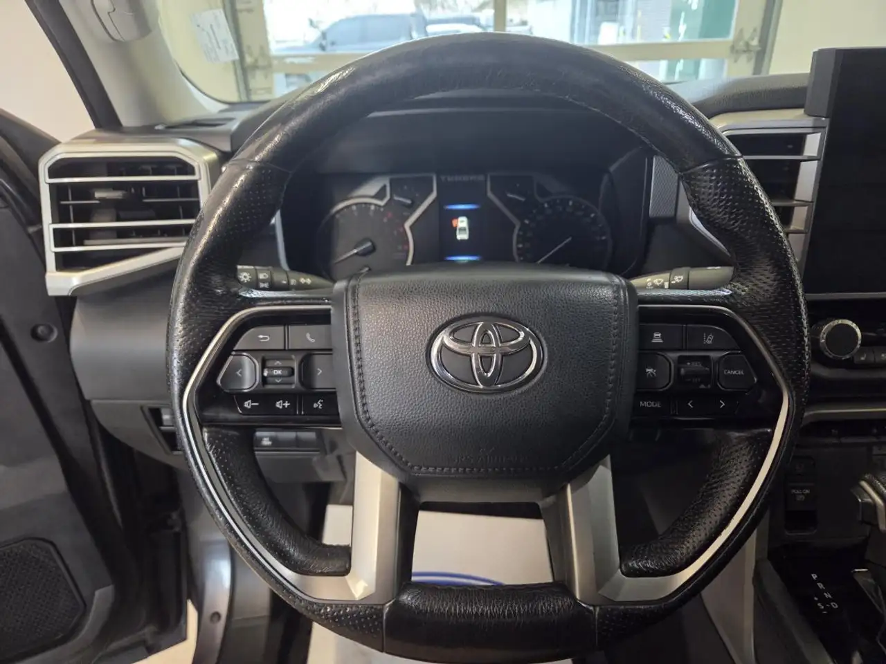 Toyota Tundra снимка Toyota Tundra