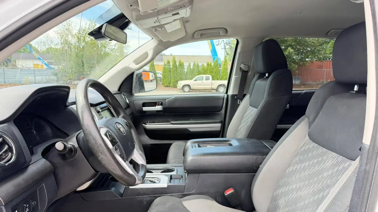 Toyota Tundra снимка Toyota Tundra