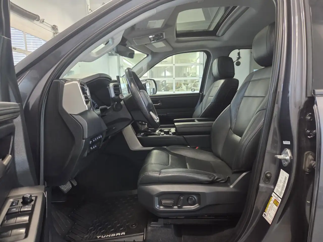 Toyota Tundra снимка Toyota Tundra