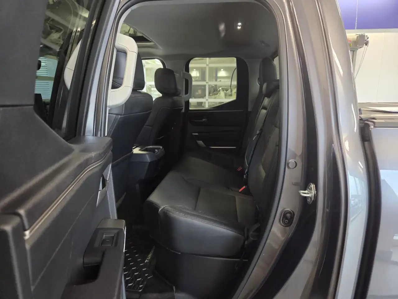 Toyota Tundra снимка Toyota Tundra