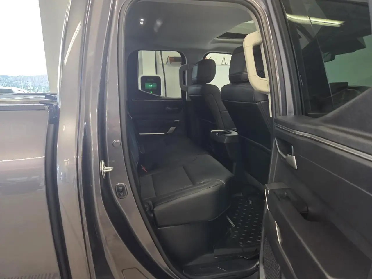 Toyota Tundra снимка Toyota Tundra