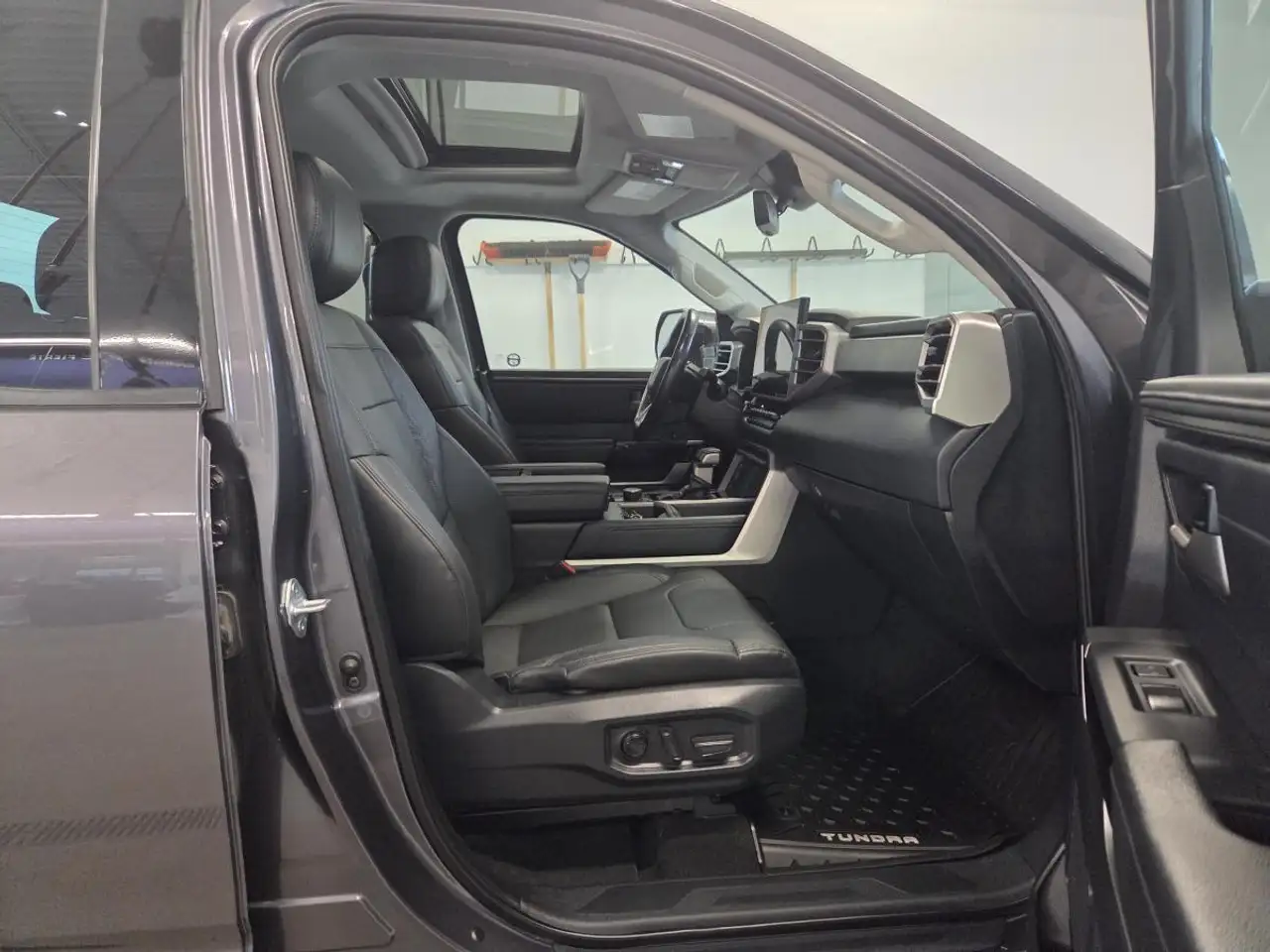 Toyota Tundra снимка Toyota Tundra