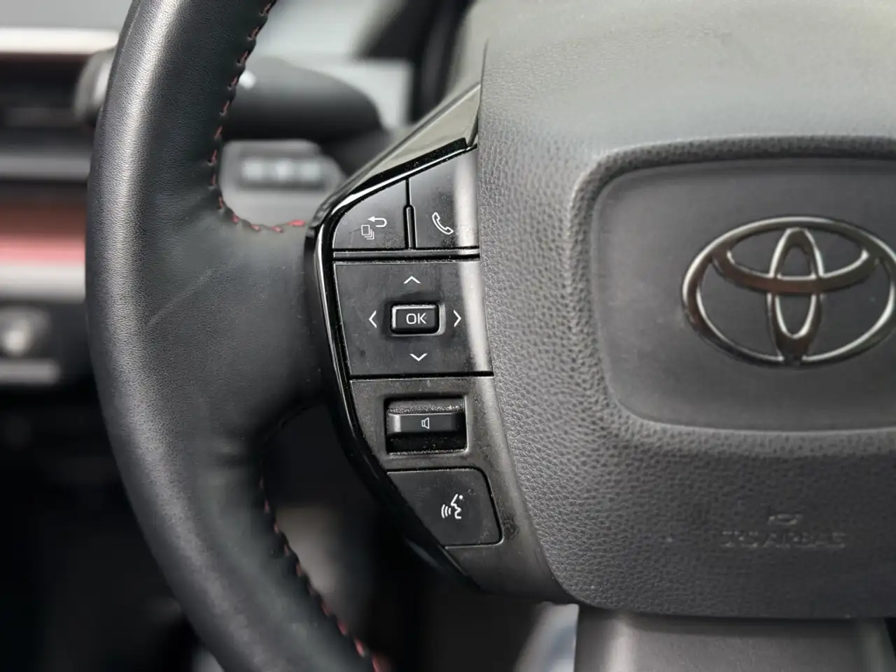 Toyota Prius Prime снимка Toyota Prius Prime