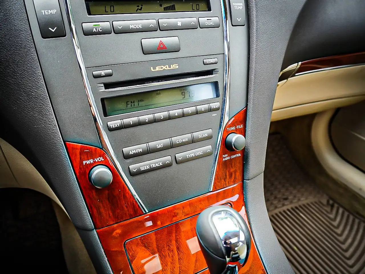 Lexus ES photo Lexus ES