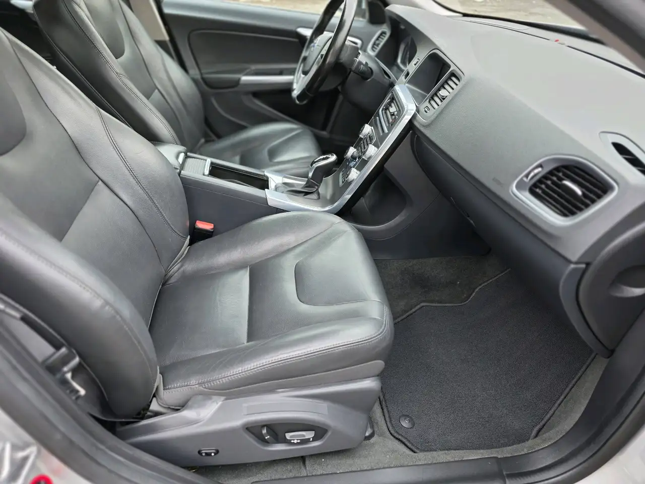 Volvo S60 снимка Volvo S60