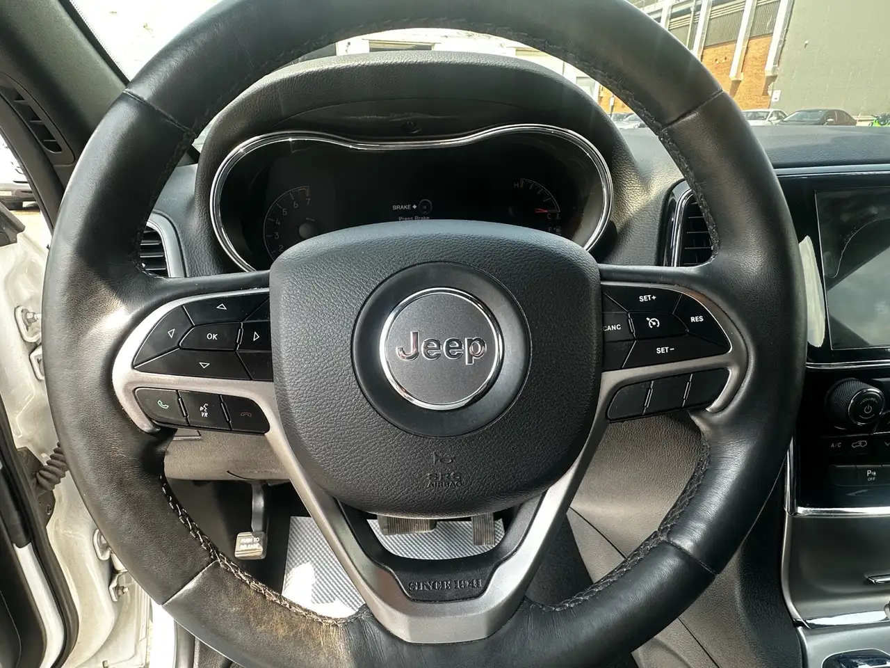 Jeep Grand Cherokee снимка Jeep Grand Cherokee