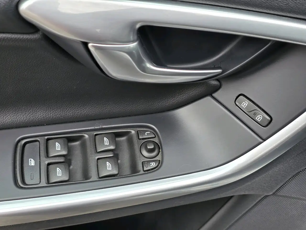 Volvo S60 снимка Volvo S60