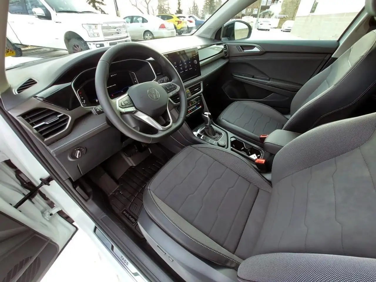 Volkswagen Taos снимка Volkswagen Taos