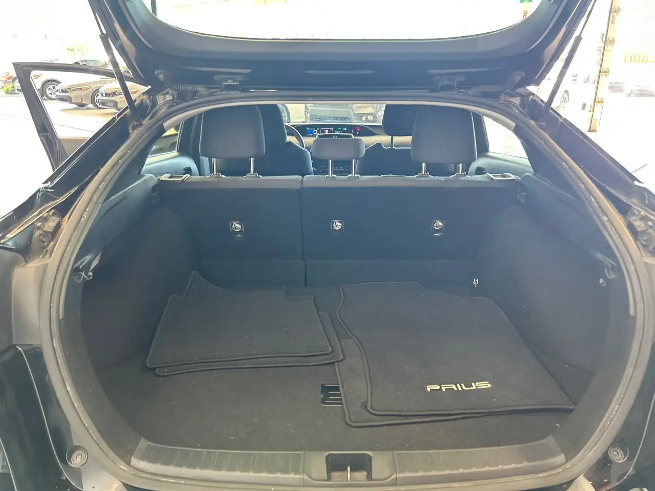Toyota Prius снимка Toyota Prius