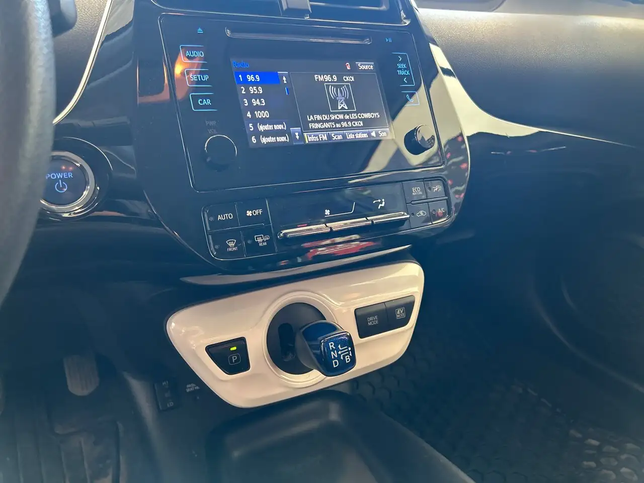 Toyota Prius снимка Toyota Prius