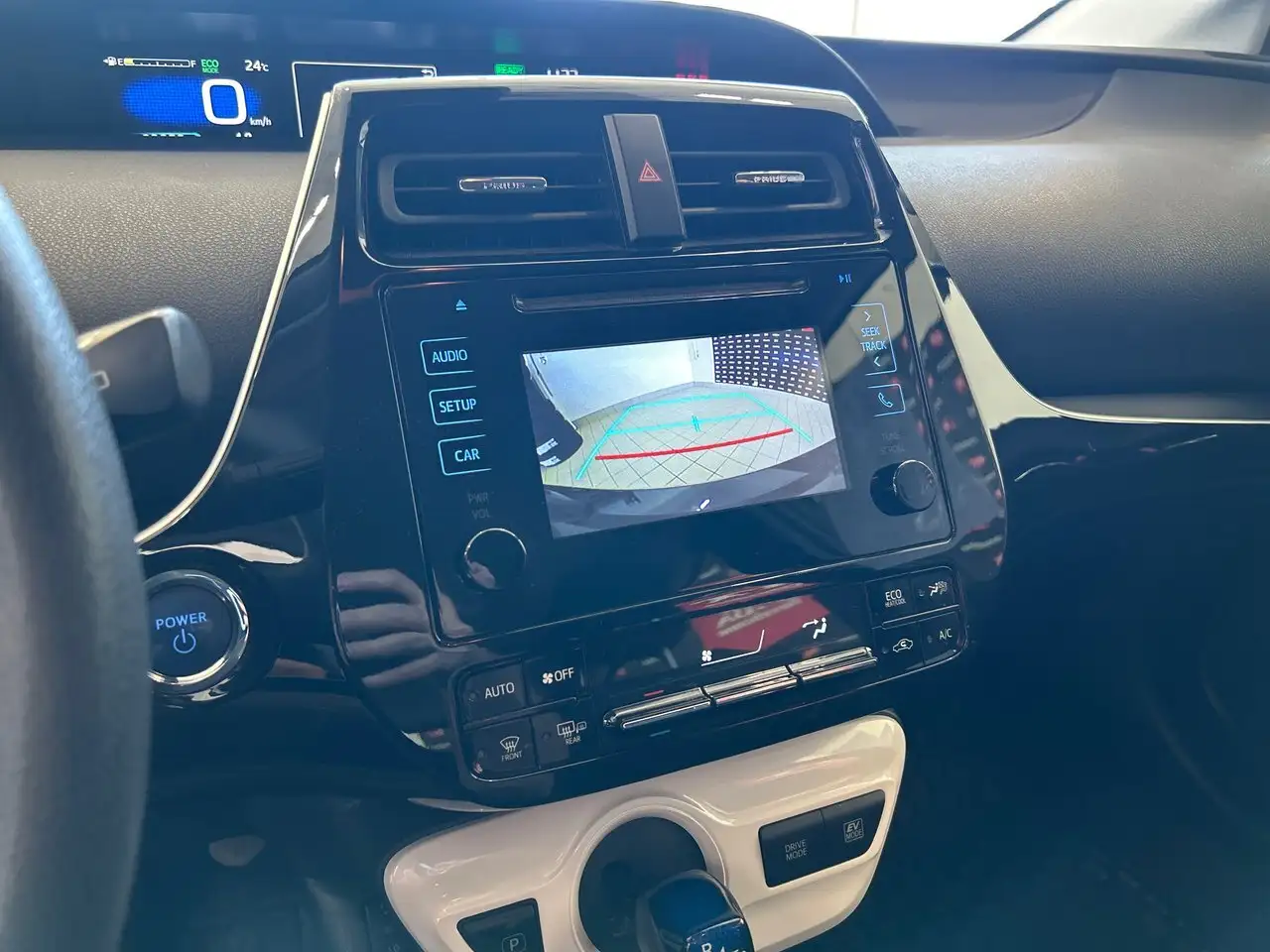 Toyota Prius снимка Toyota Prius
