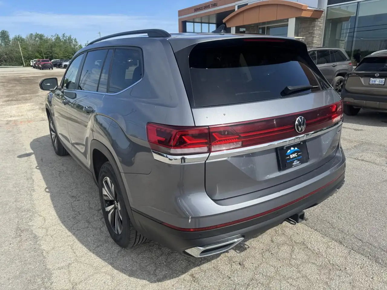 Volkswagen Atlas photo Volkswagen Atlas