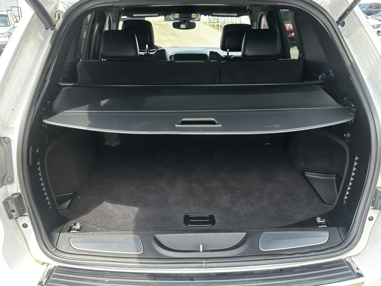 Jeep Grand Cherokee снимка Jeep Grand Cherokee