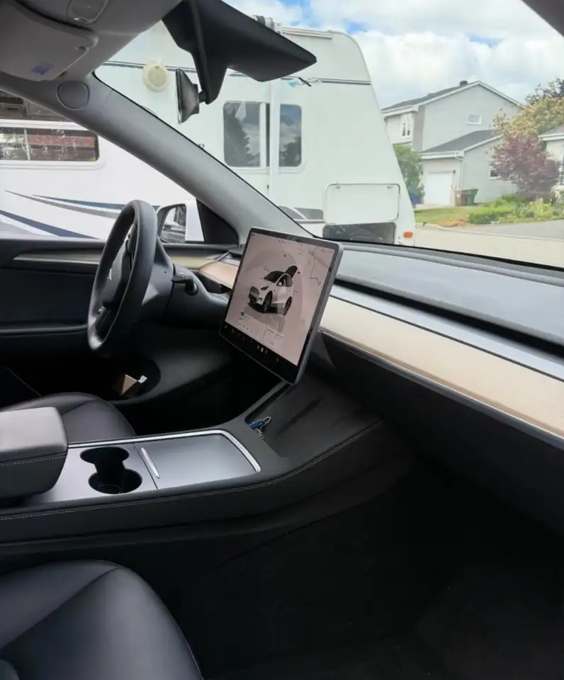 Tesla Model Y fotografie Tesla Model Y
