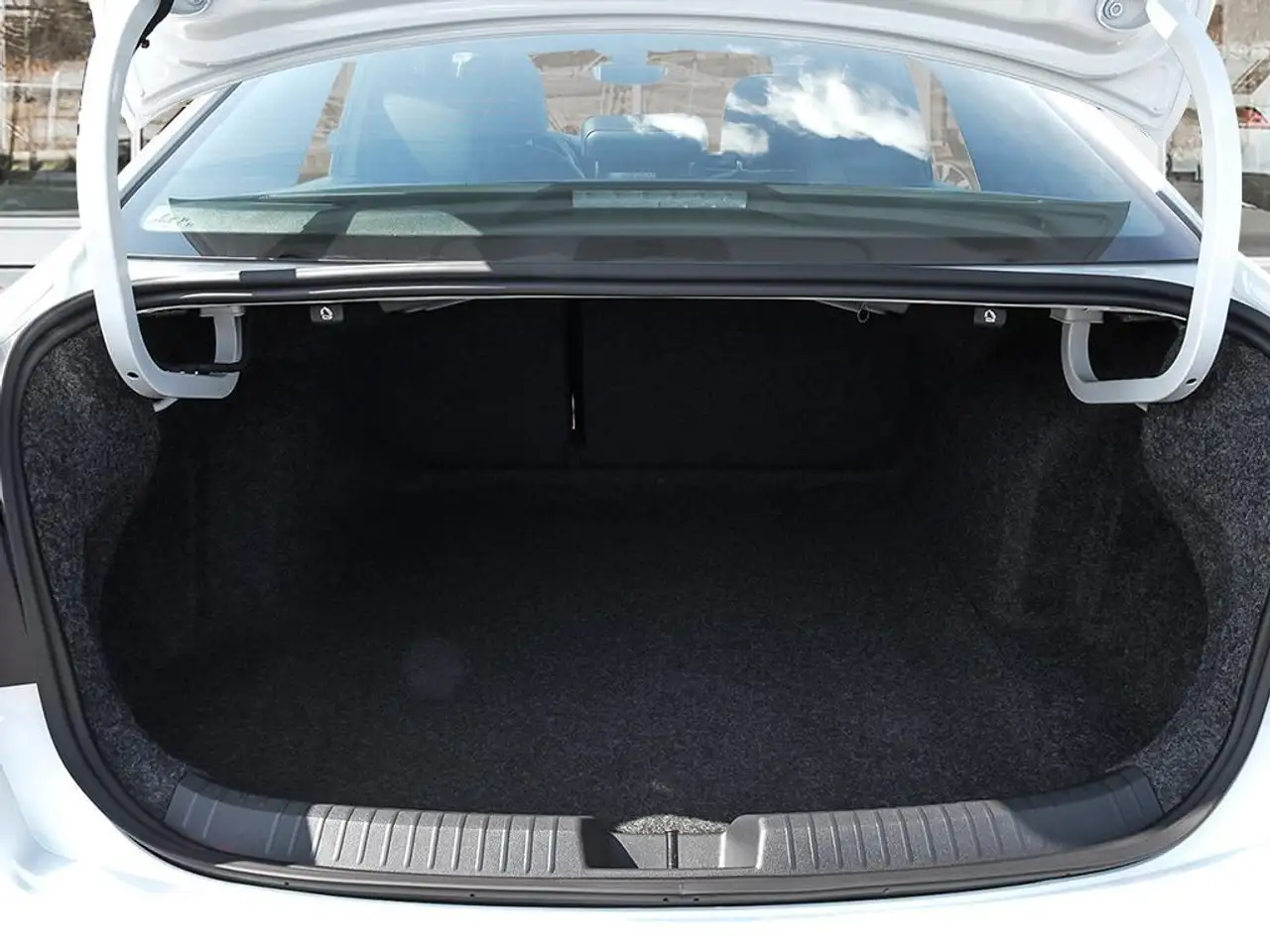Volkswagen Jetta снимка Volkswagen Jetta