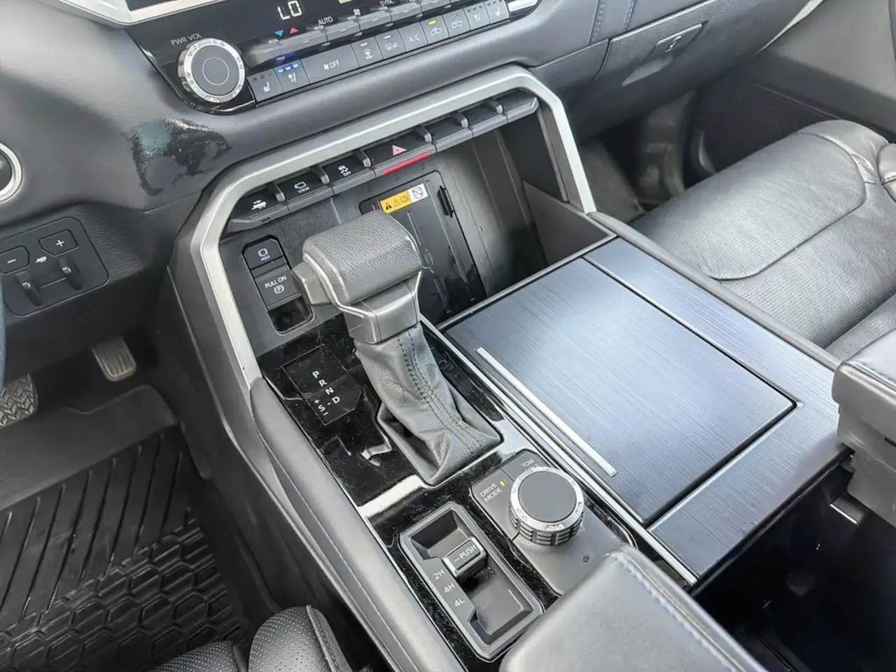 Toyota Tundra снимка Toyota Tundra