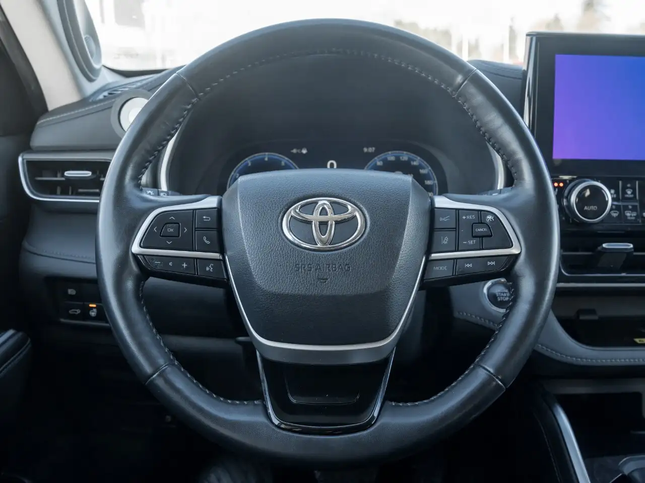 Toyota Highlander снимка Toyota Highlander