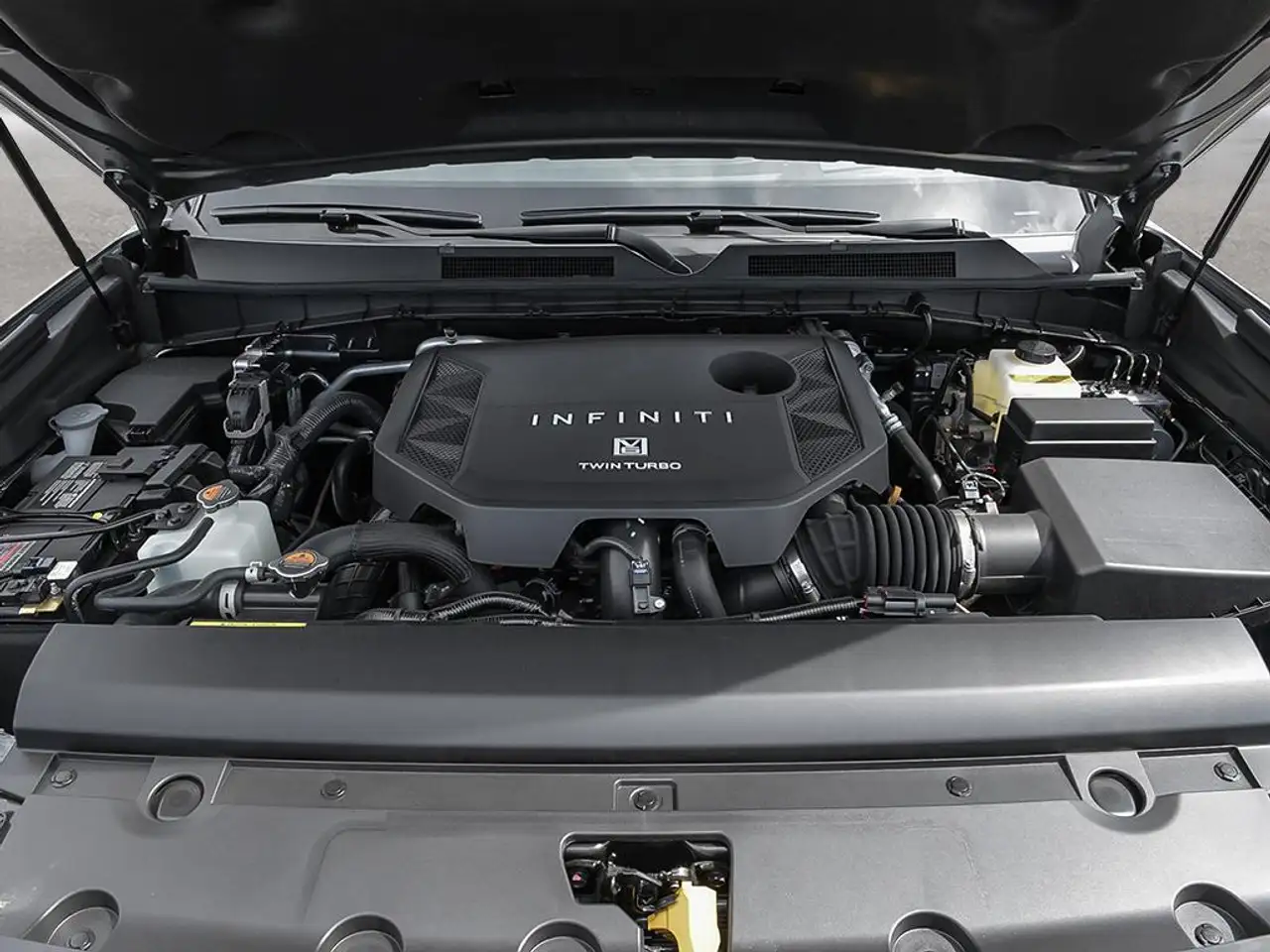 Infiniti QX80 снимка Infiniti QX80