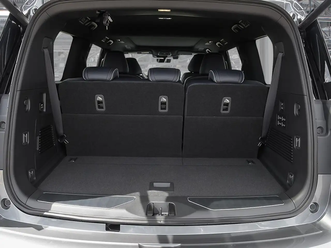 Infiniti QX80 снимка Infiniti QX80