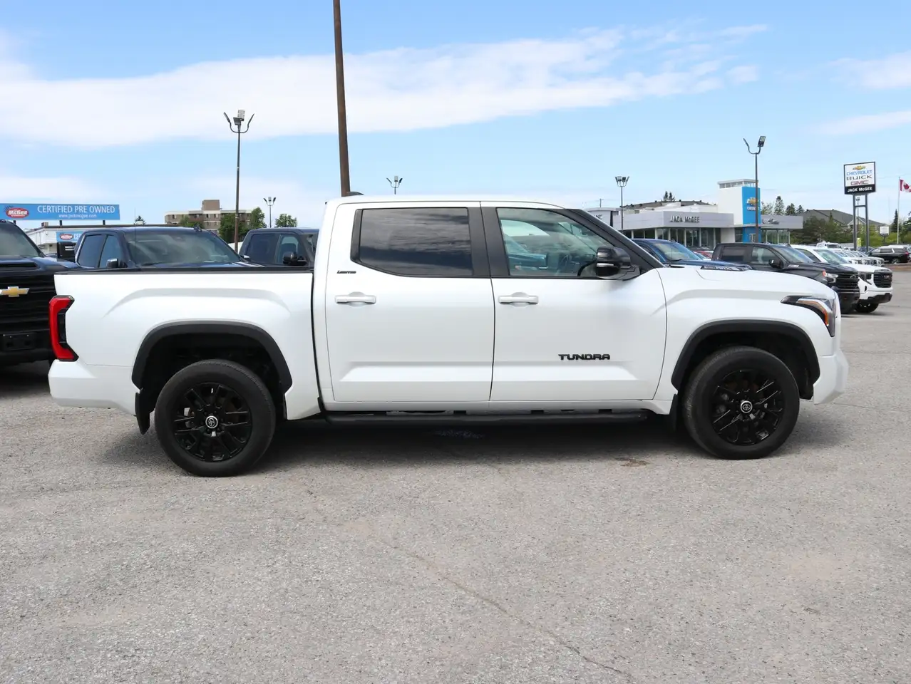 Toyota Tundra снимка Toyota Tundra