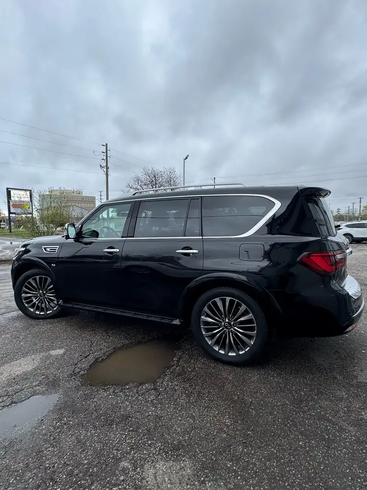 Infiniti QX80 fotografie Infiniti QX80