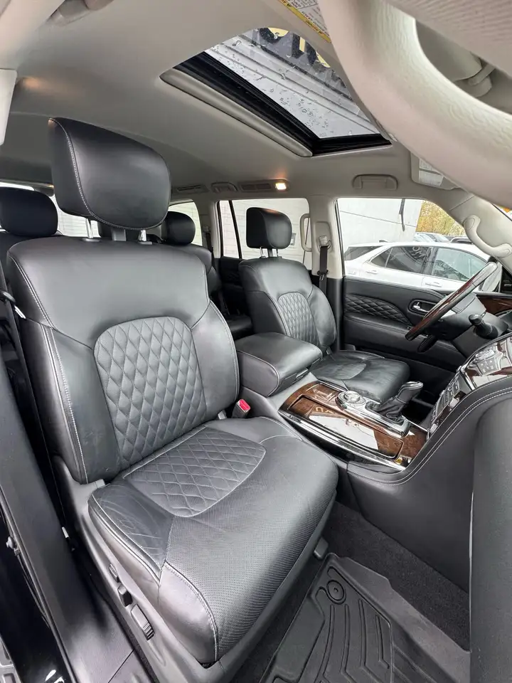 Infiniti QX80 fotografie Infiniti QX80