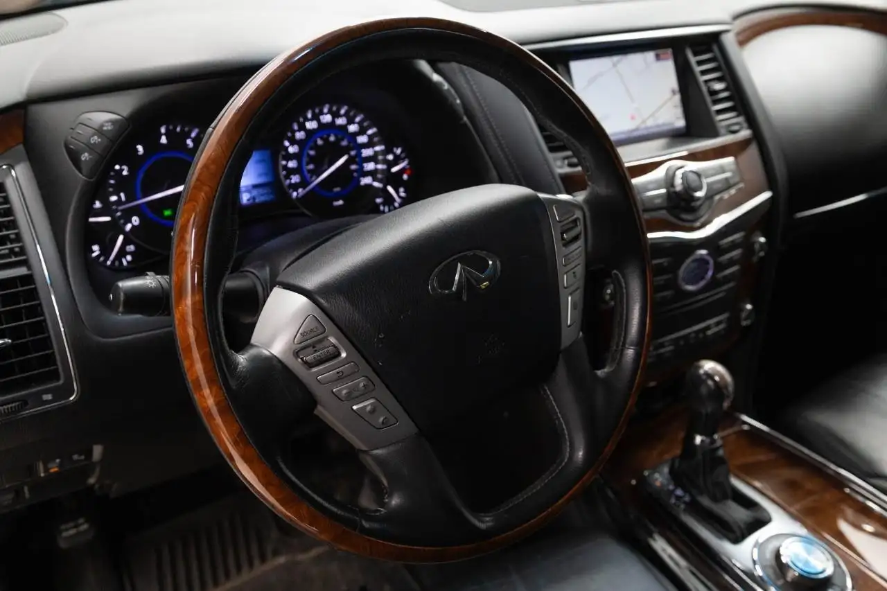 Infiniti QX80 снимка Infiniti QX80
