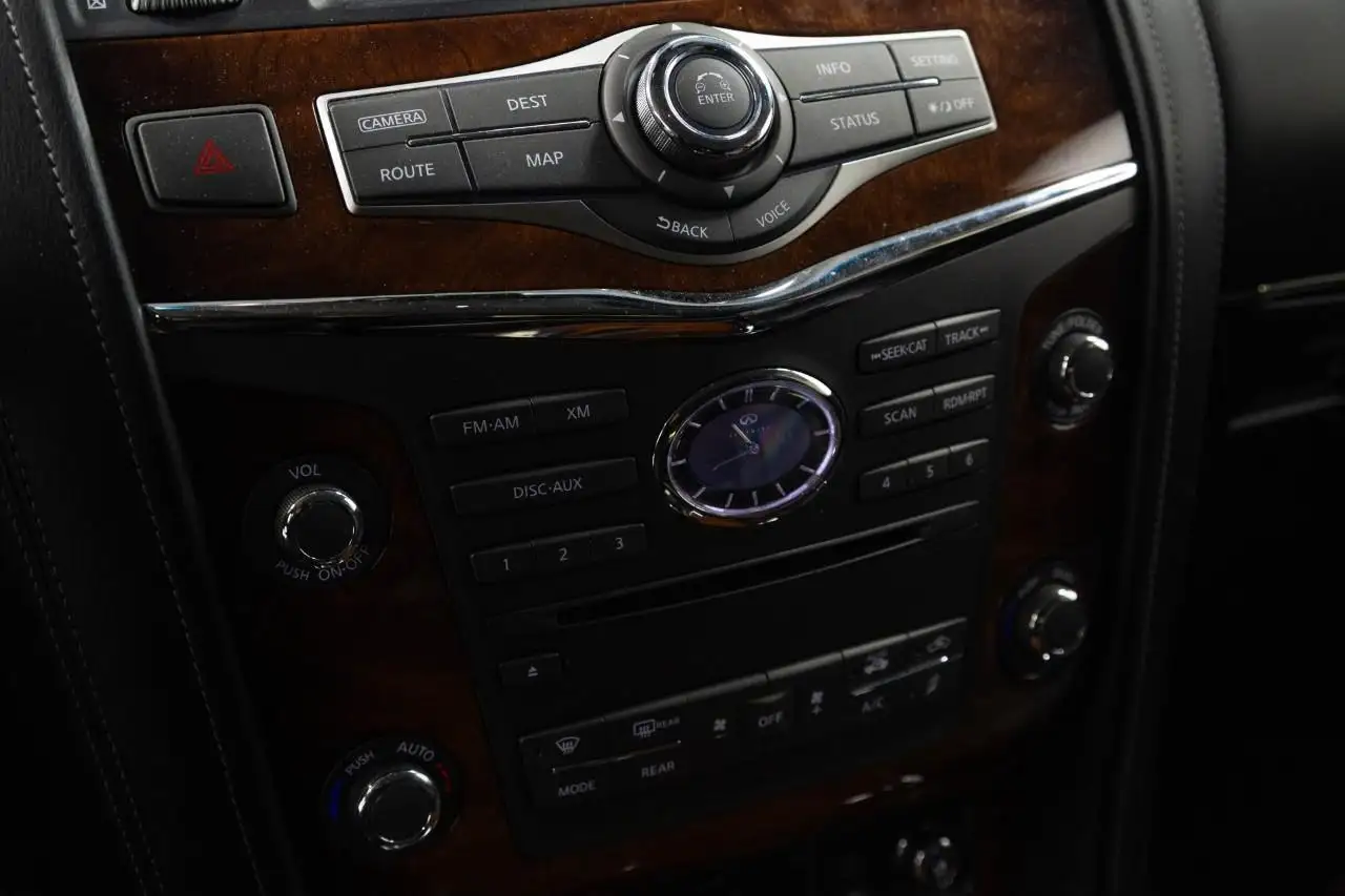 Infiniti QX80 снимка Infiniti QX80