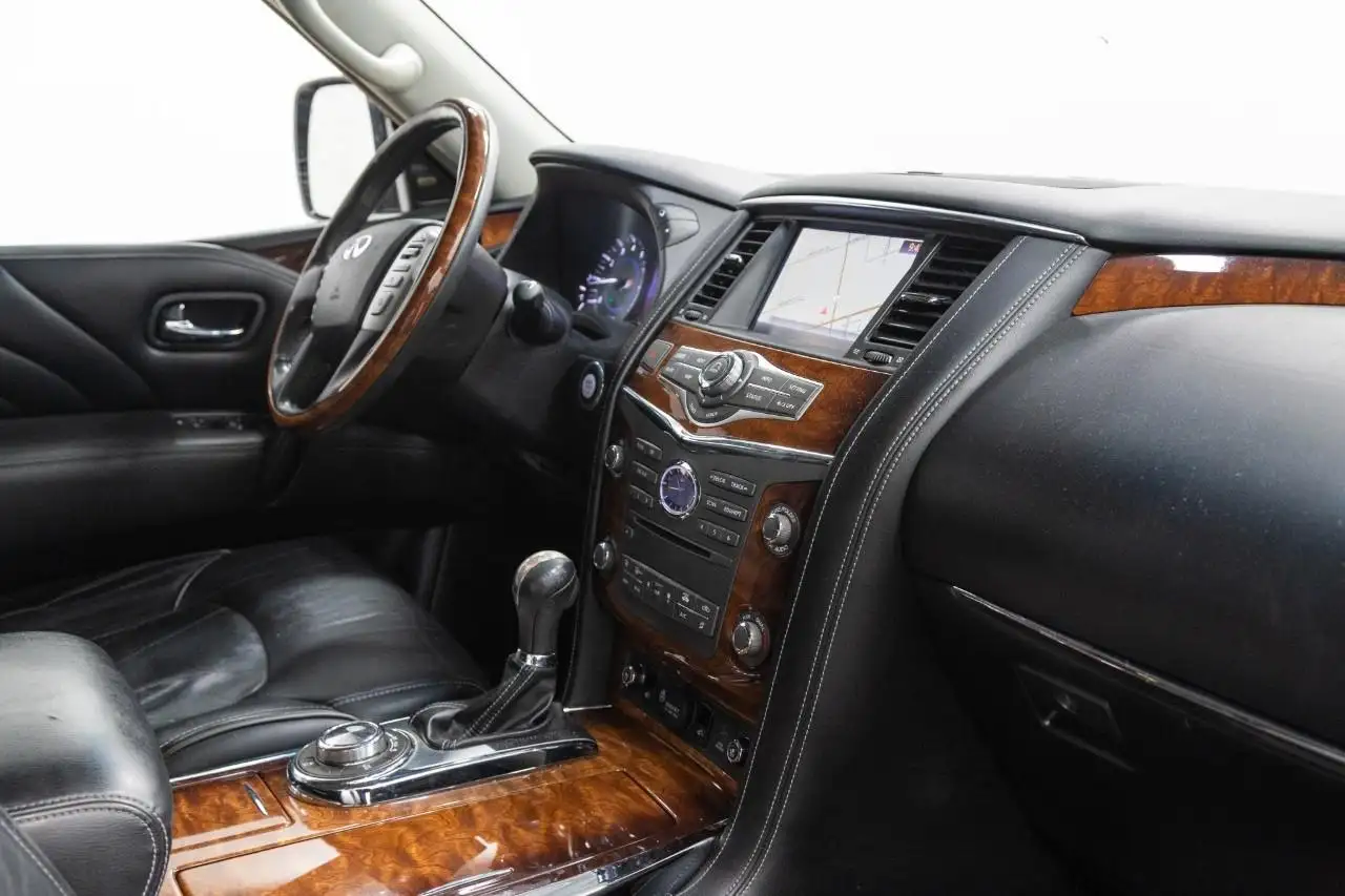 Infiniti QX80 снимка Infiniti QX80