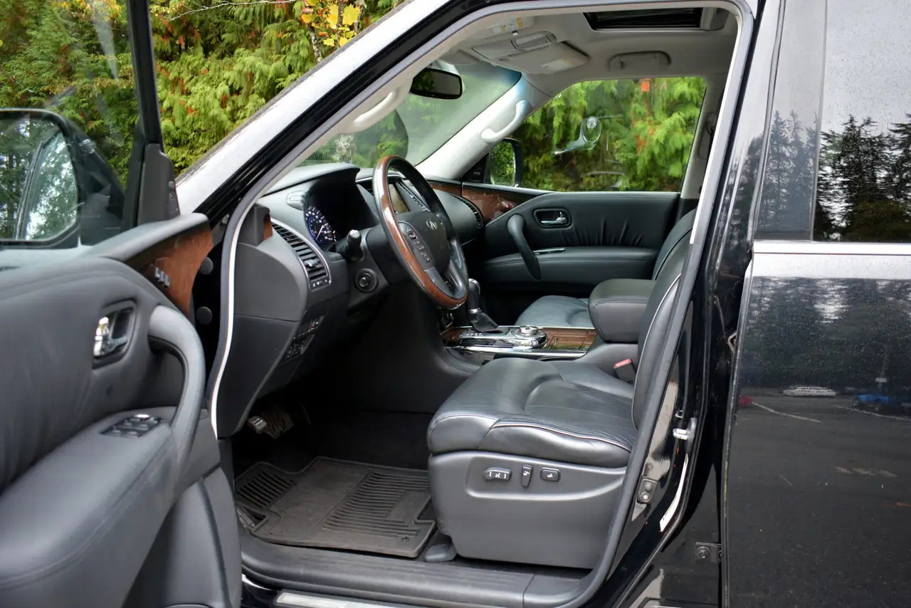 Infiniti QX56 снимка Infiniti QX56
