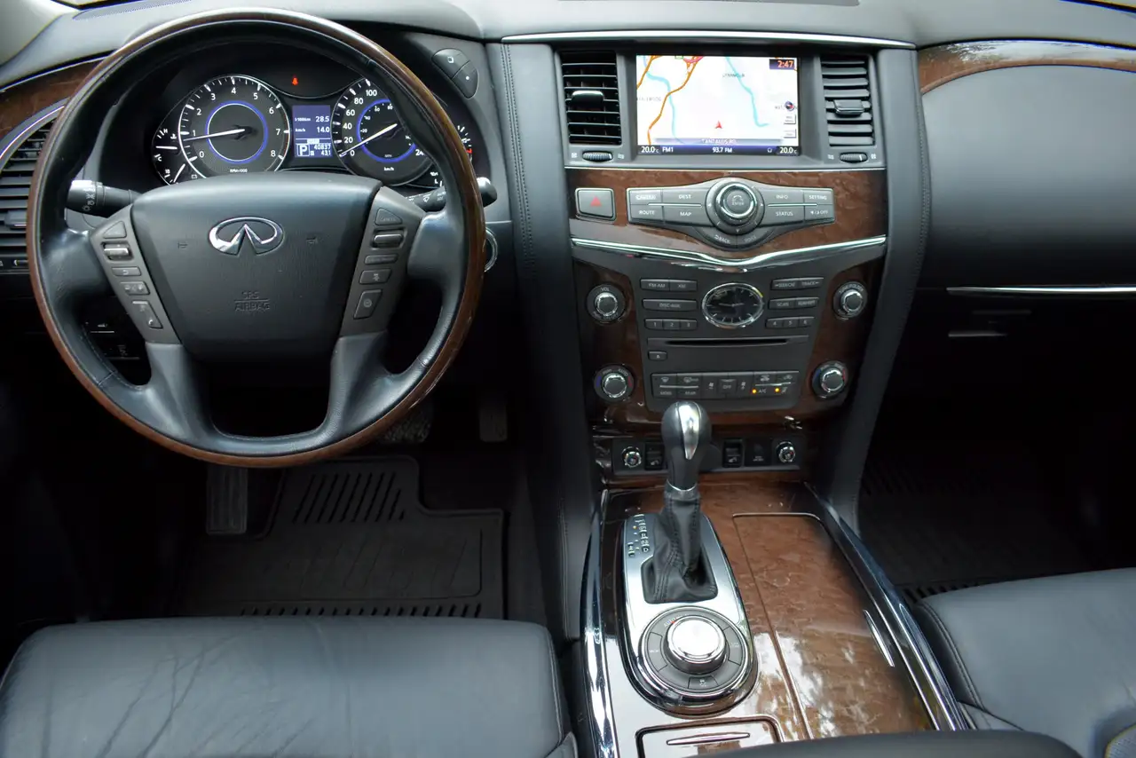Infiniti QX56 снимка Infiniti QX56