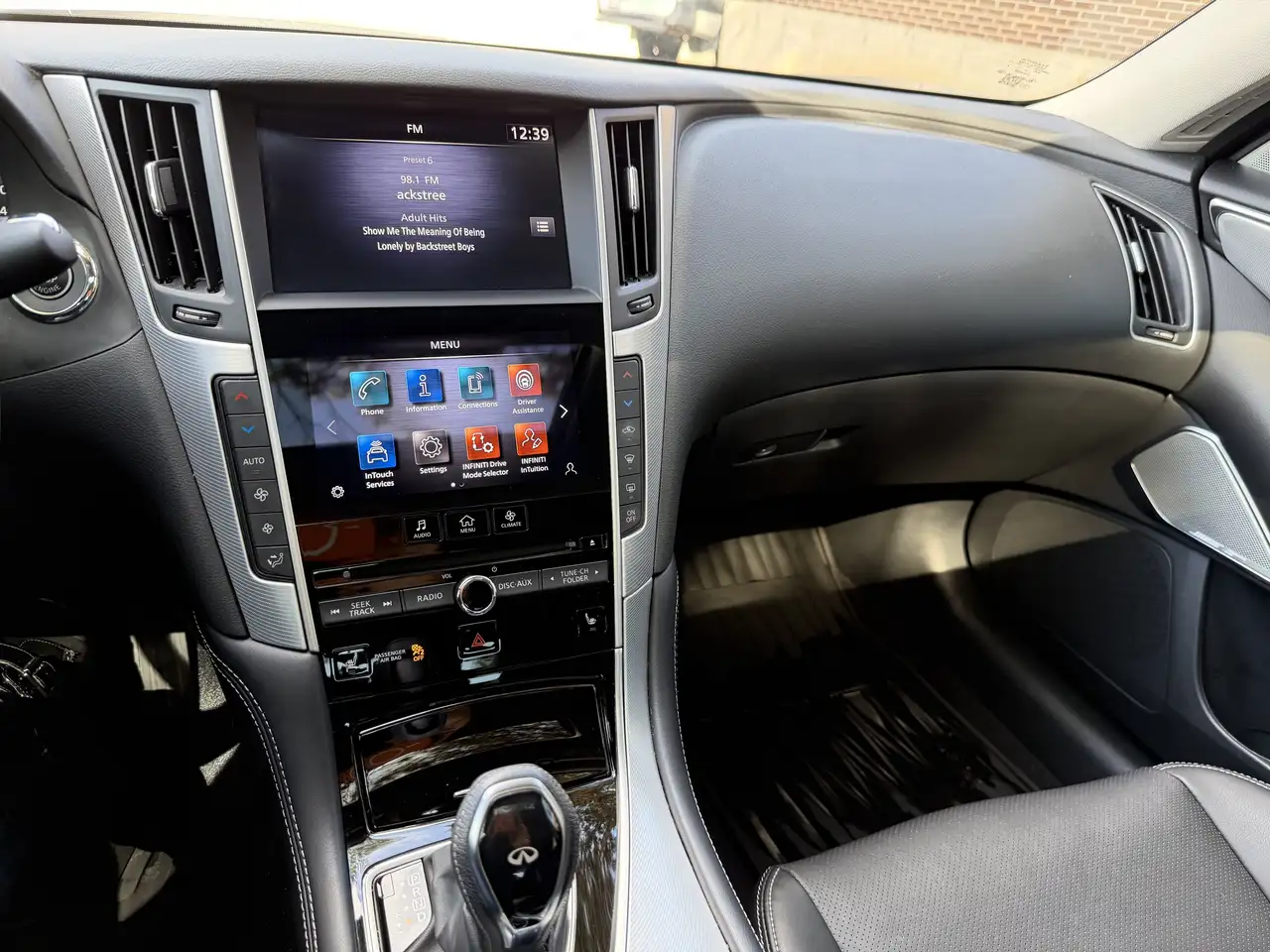 Infiniti Q50 снимка Infiniti Q50