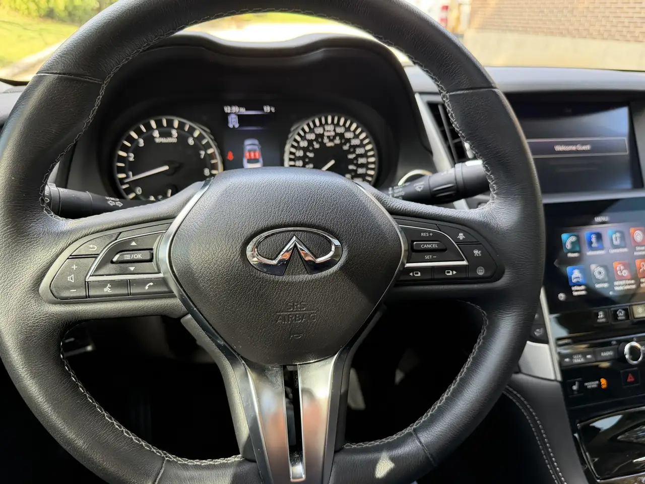 Infiniti Q50 снимка Infiniti Q50