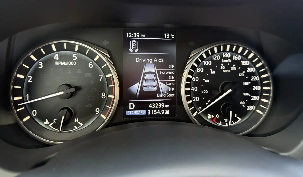Infiniti Q50 снимка Infiniti Q50