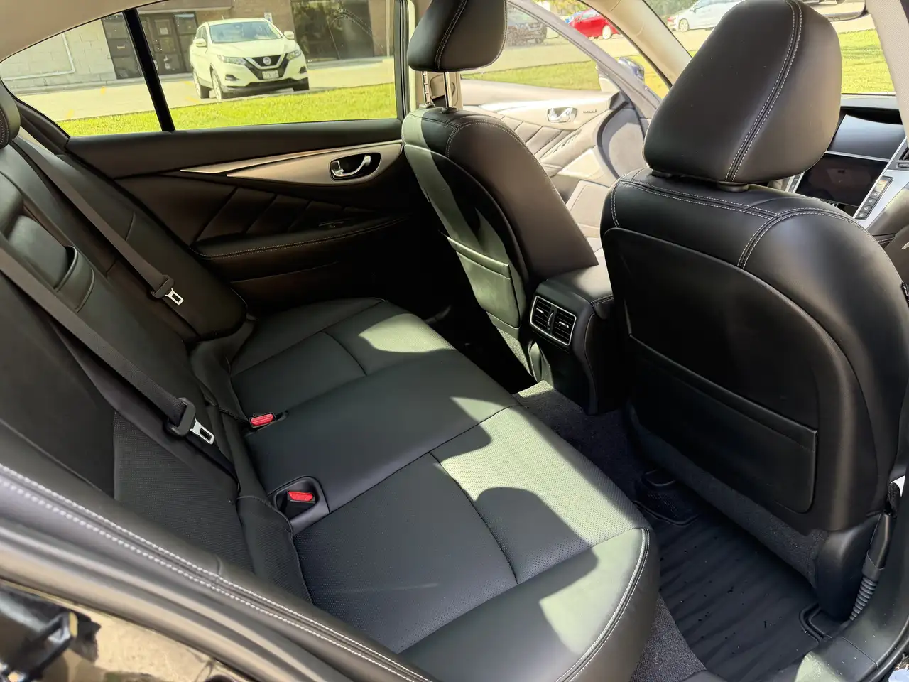 Infiniti Q50 снимка Infiniti Q50