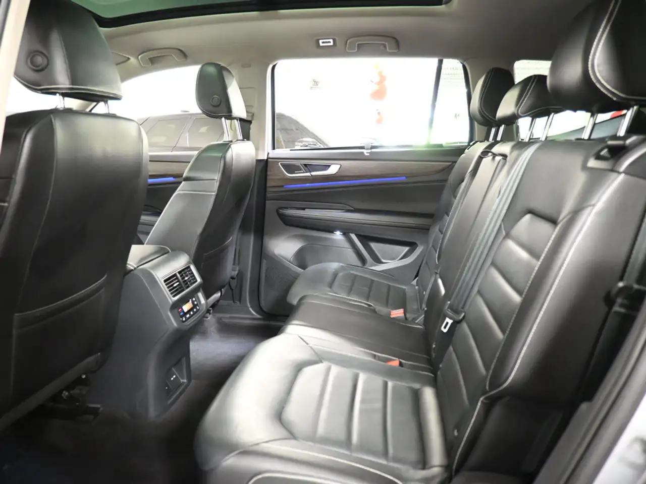 Volkswagen Atlas photo Volkswagen Atlas