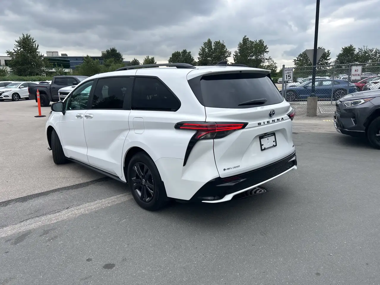 Toyota Sienna снимка Toyota Sienna