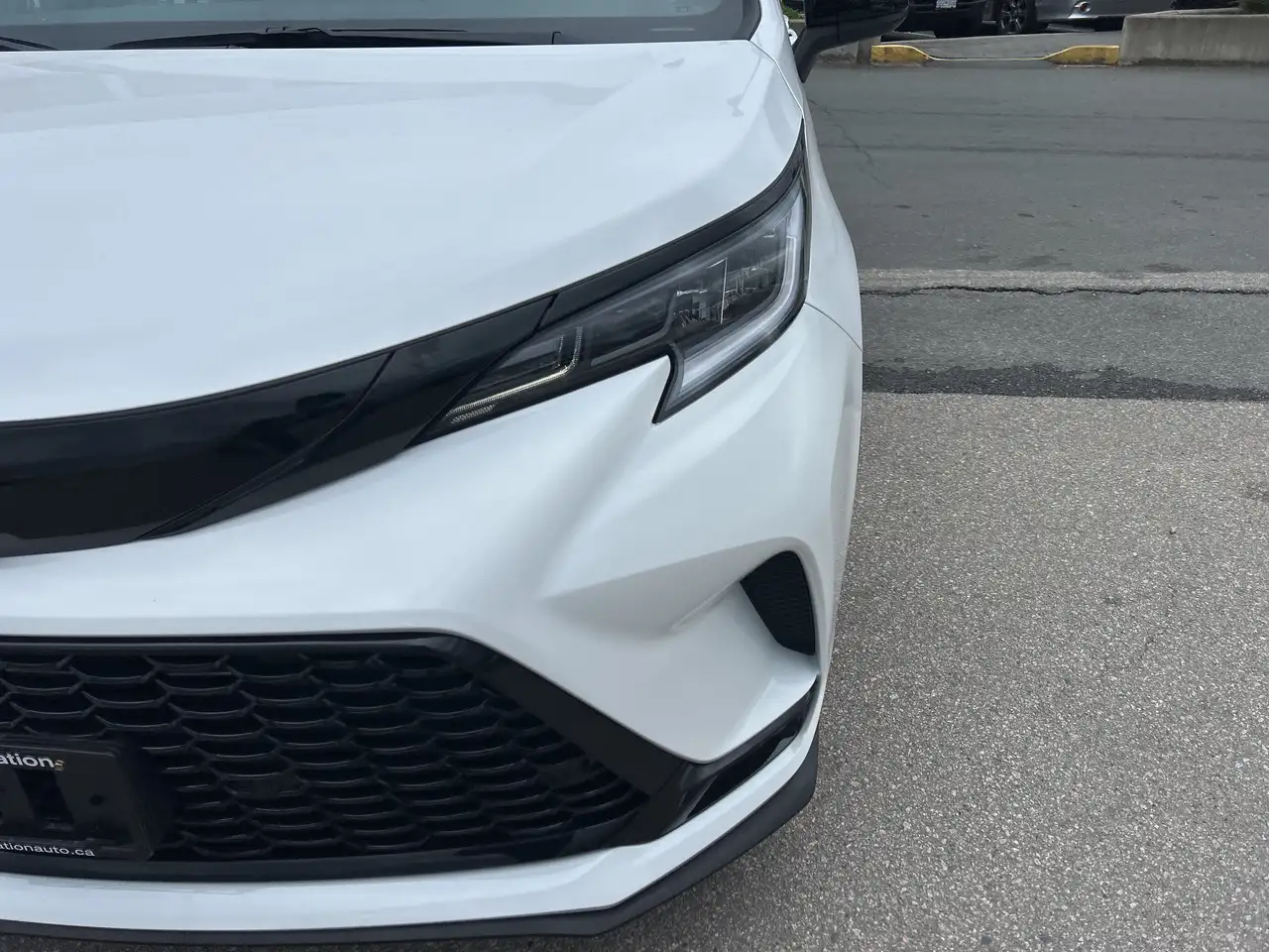 Toyota Sienna снимка Toyota Sienna